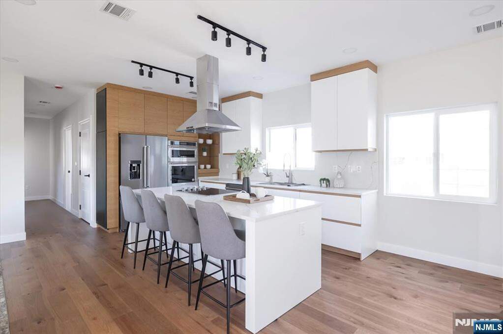 5 Bedroom Single Family Home/House's Image 13