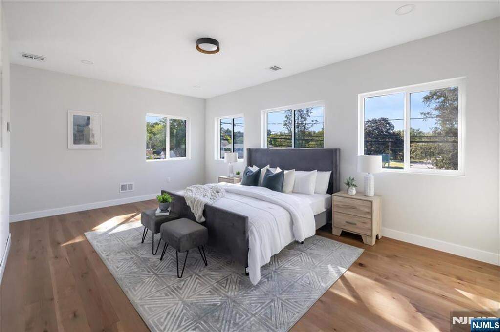 5 Bedroom Single Family Home/House's Image 19