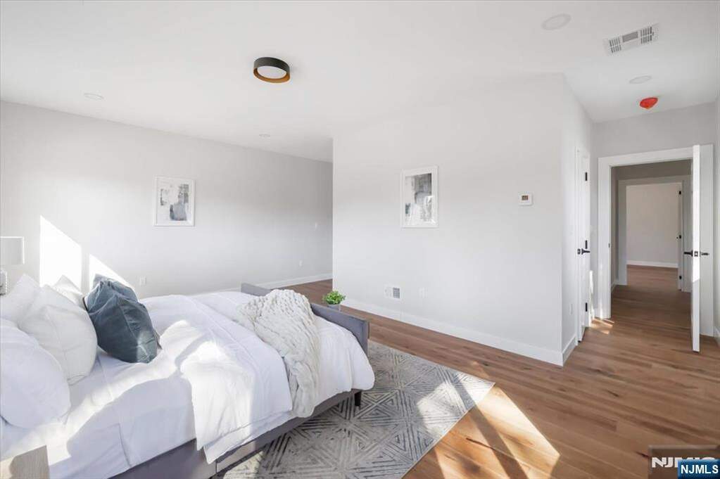 5 Bedroom Single Family Home/House's Image 20