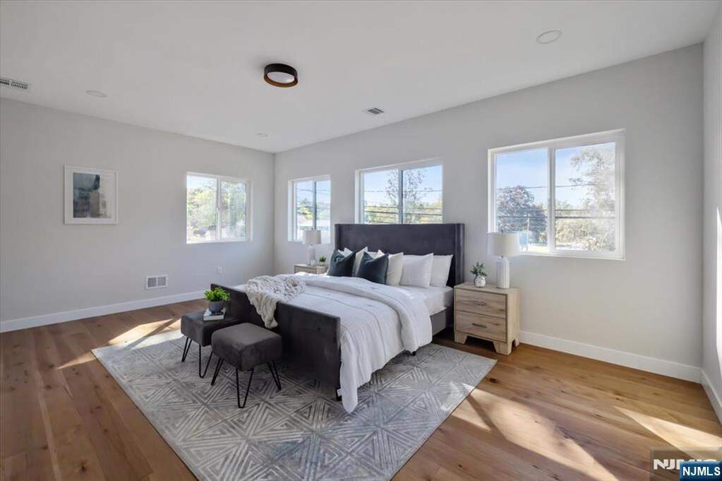 5 Bedroom Single Family Home/House's Image 21