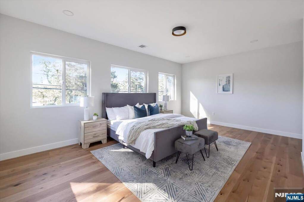 5 Bedroom Single Family Home/House's Image 22