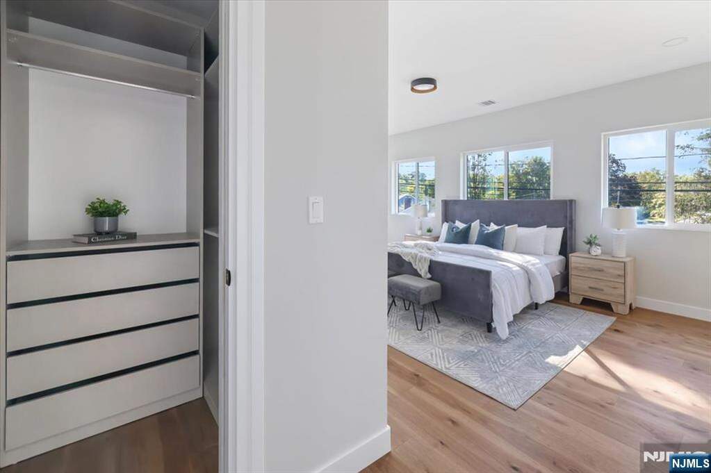 5 Bedroom Single Family Home/House's Image 25