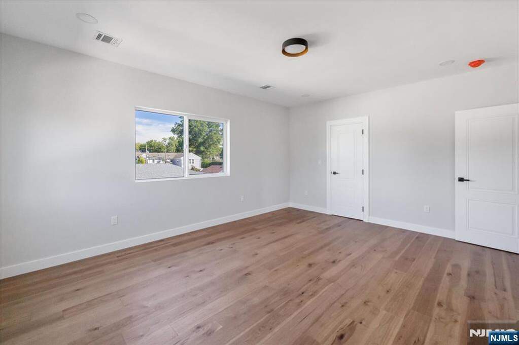 5 Bedroom Single Family Home/House's Image 34
