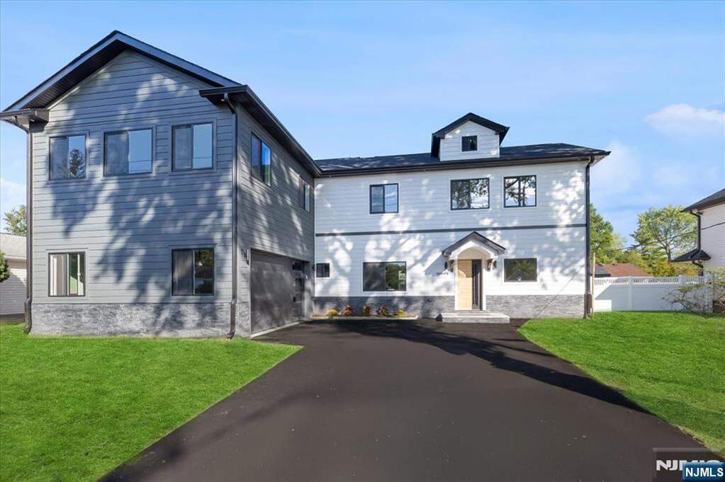 5 Bedroom Single Family Home/House's Image 39