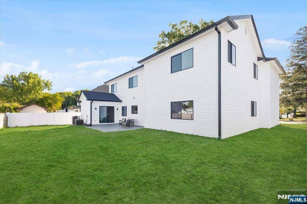5 Bedroom Single Family Home/House's Image 42