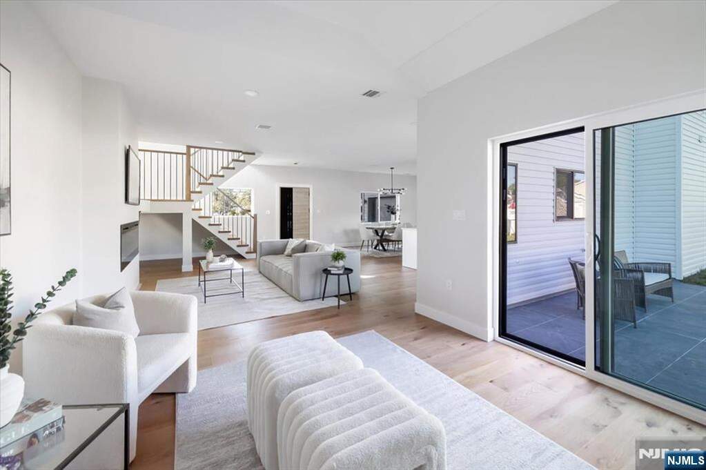 5 Bedroom Single Family Home/House's Image 6
