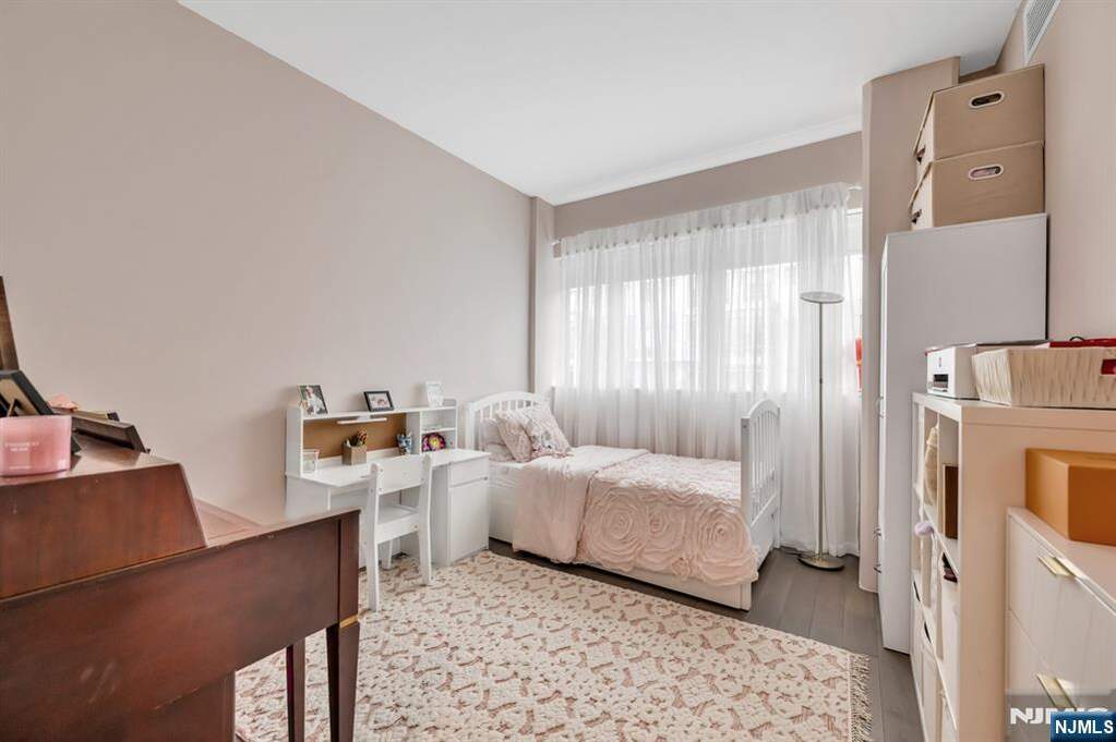 3 Bedroom Apartment/Flat's Image 28