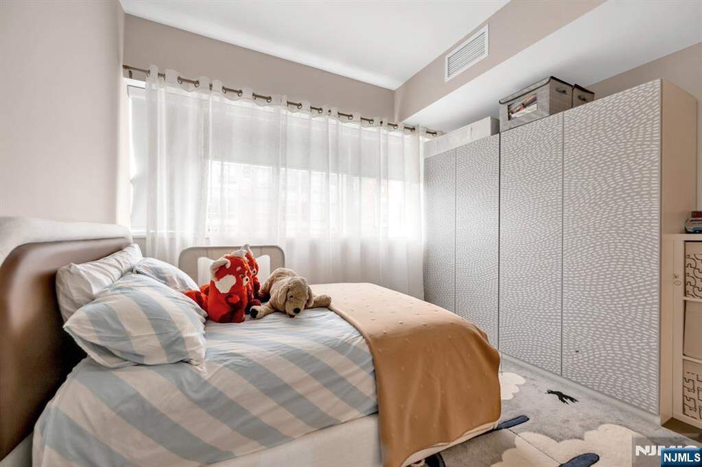 3 Bedroom Apartment/Flat's Image 32