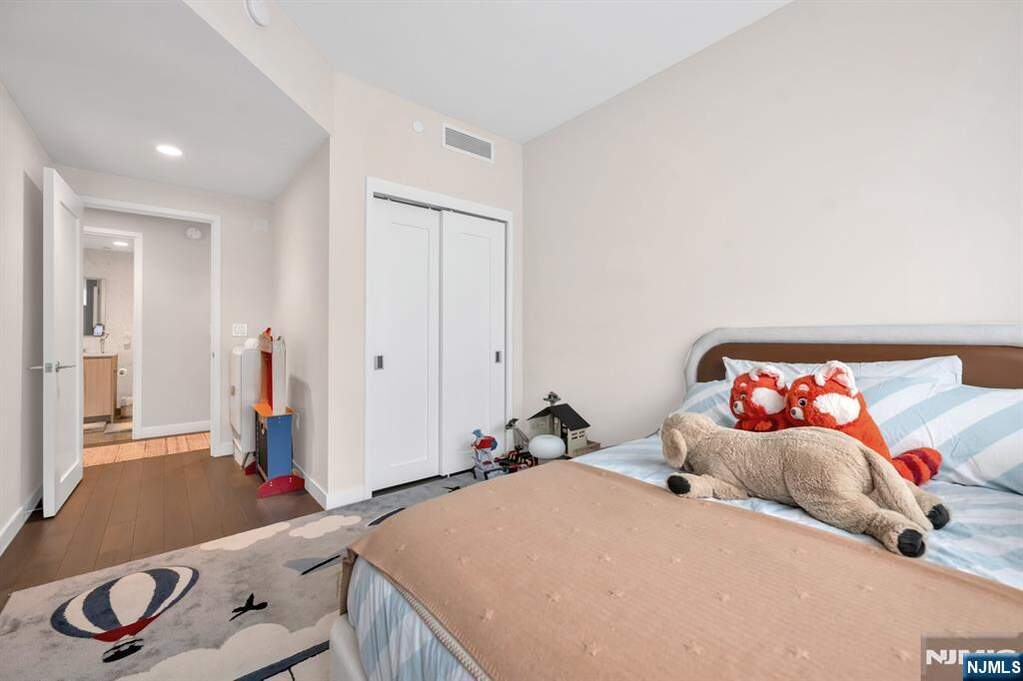 3 Bedroom Apartment/Flat's Image 37