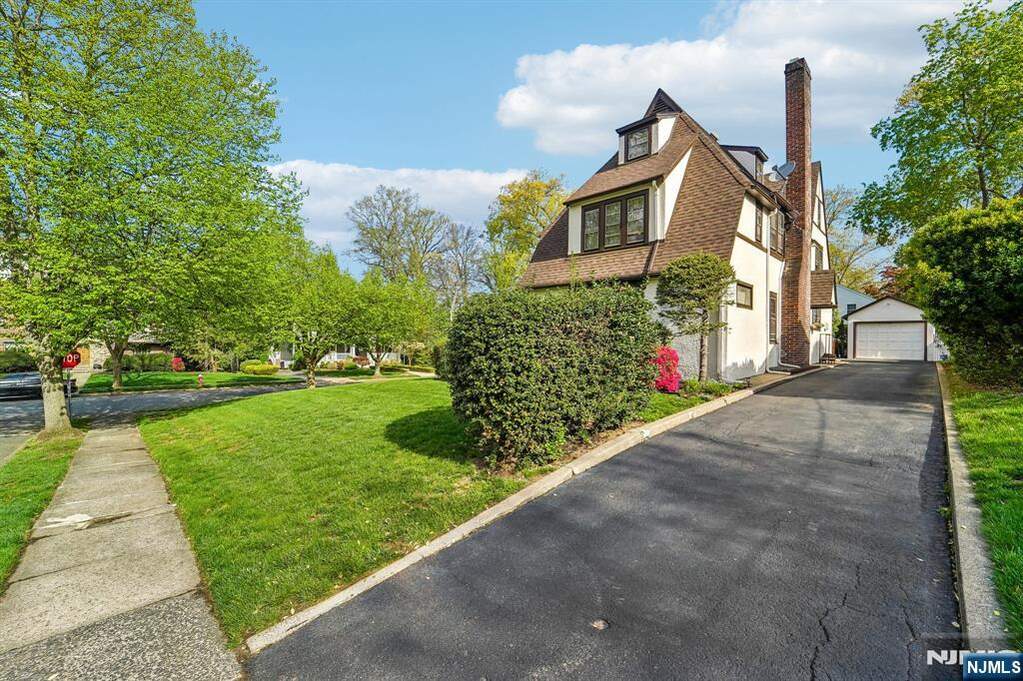 4 Bedroom Single Family Home/House's Image 27