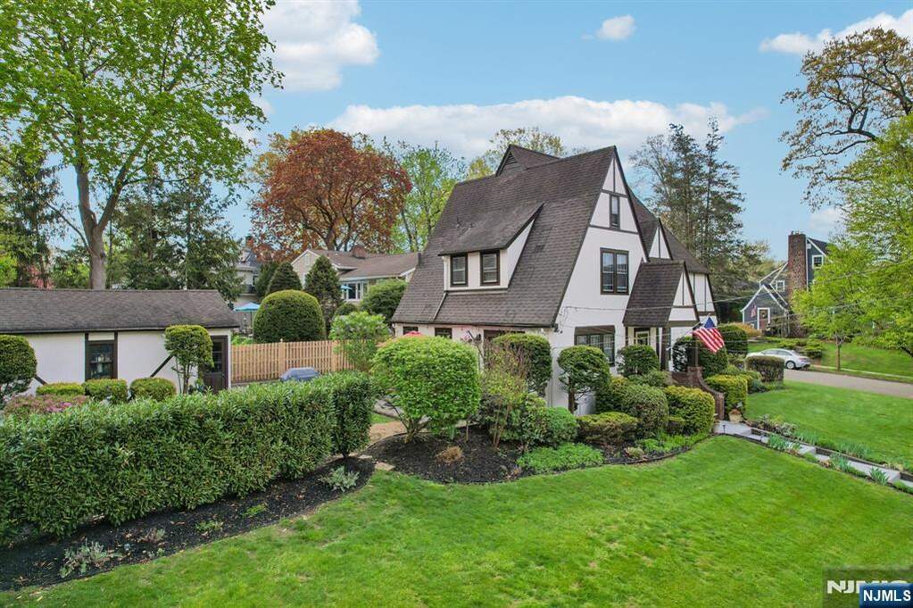 4 Bedroom Single Family Home/House's Image 32