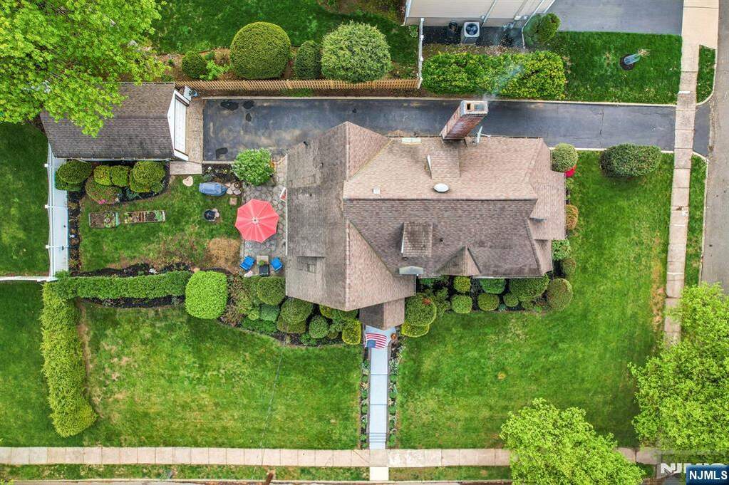 4 Bedroom Single Family Home/House's Image 33