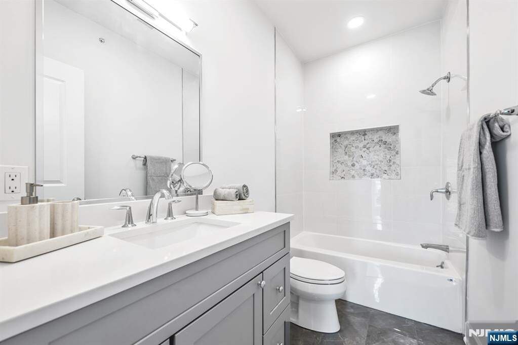 3 Bedroom Villa/Townhouse's Image 33
