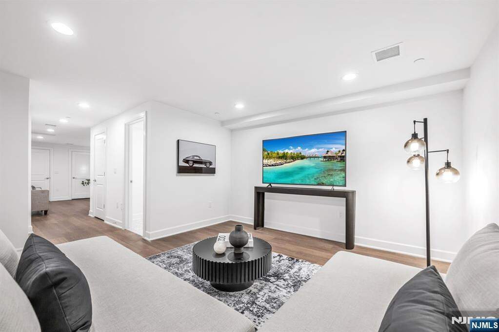 3 Bedroom Villa/Townhouse's Image 38