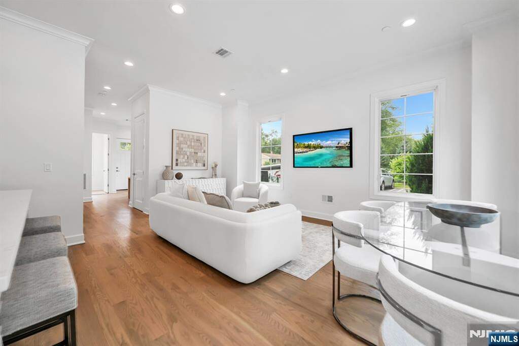 3 Bedroom Villa/Townhouse's Image 4