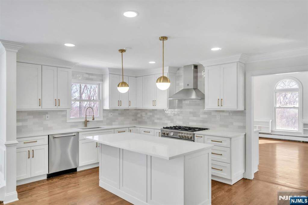 4 Bedroom Single Family Home/House's Image 8