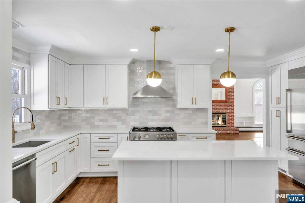 4 Bedroom Single Family Home/House's Image 9