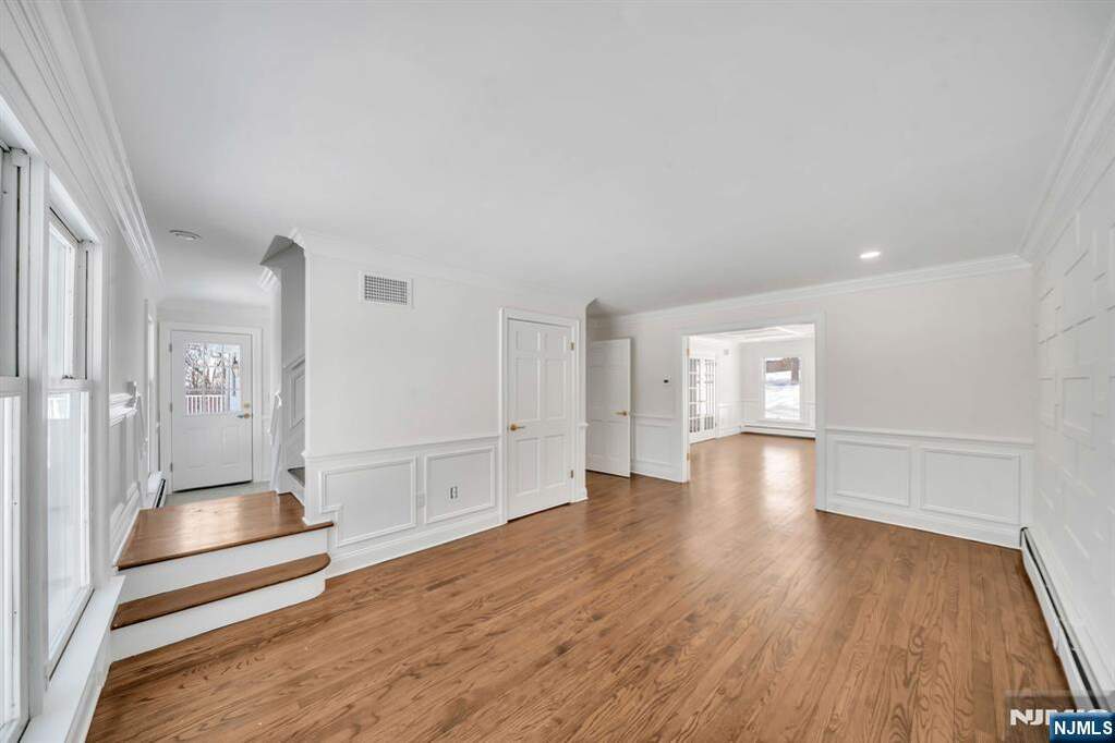 4 Bedroom Single Family Home/House's Image 3
