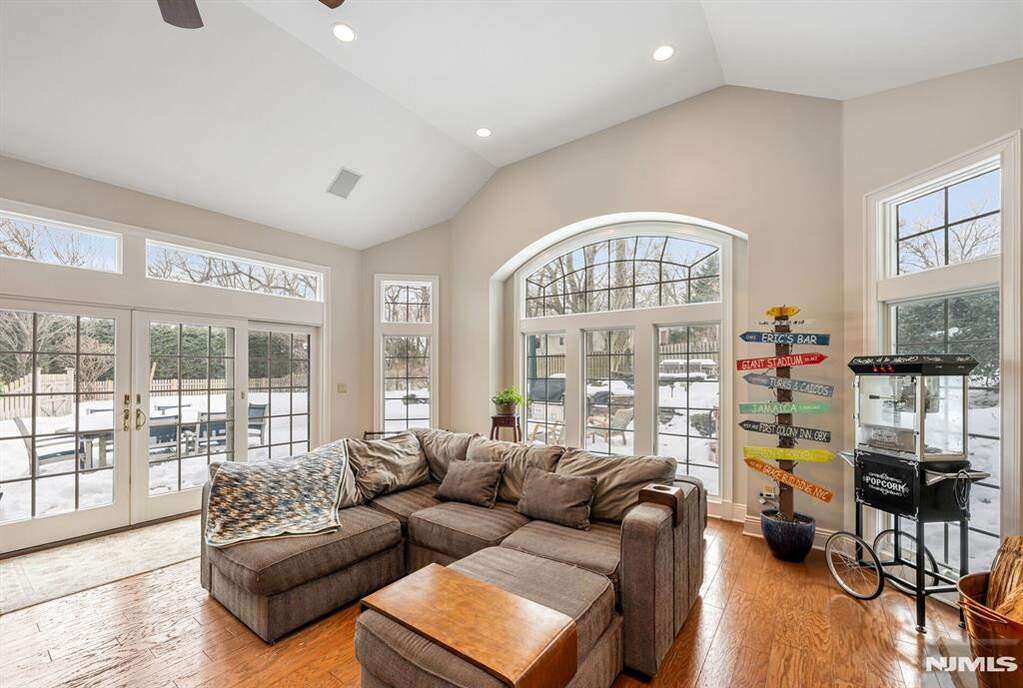 4 Bedroom Single Family Home/House's Image 13