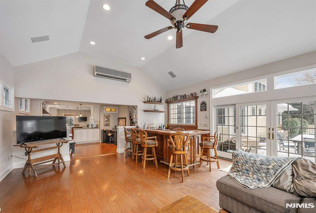 4 Bedroom Single Family Home/House's Image 15
