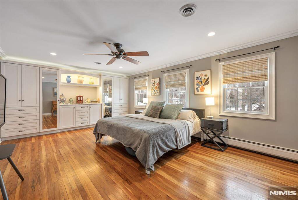 4 Bedroom Single Family Home/House's Image 16