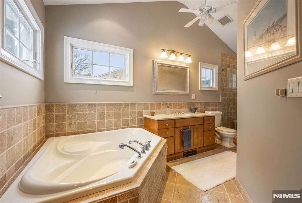 4 Bedroom Single Family Home/House's Image 18