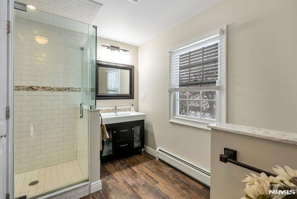 4 Bedroom Single Family Home/House's Image 21