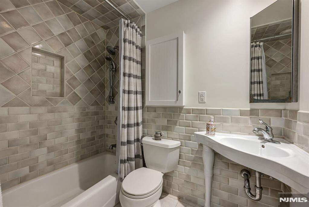 4 Bedroom Single Family Home/House's Image 24