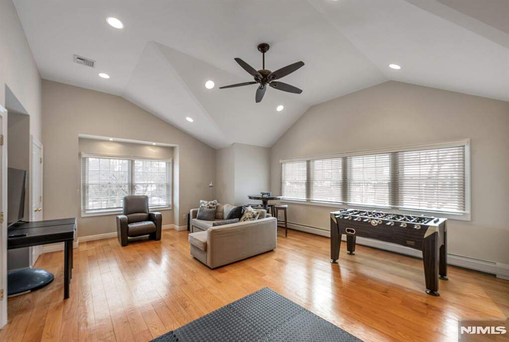 4 Bedroom Single Family Home/House's Image 25