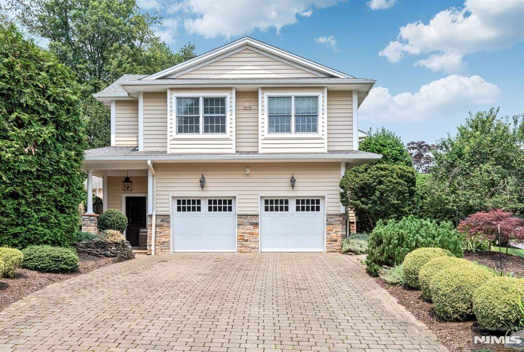4 Bedroom Single Family Home/House's Image 30