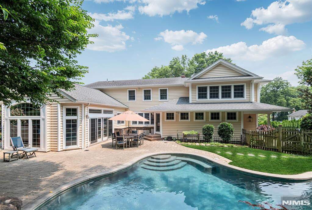 4 Bedroom Single Family Home/House's Image 31