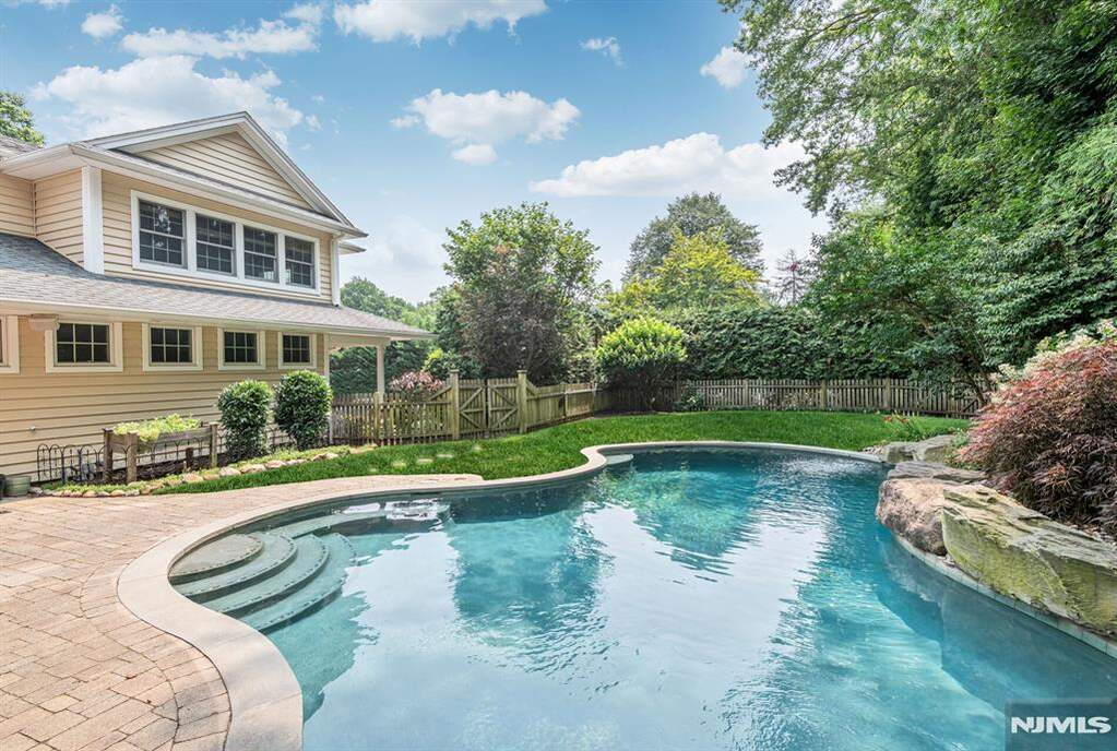 4 Bedroom Single Family Home/House's Image 35