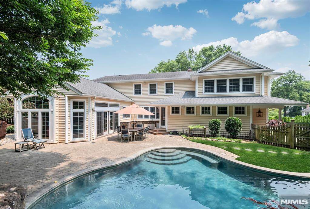 4 Bedroom Single Family Home/House's Image 36