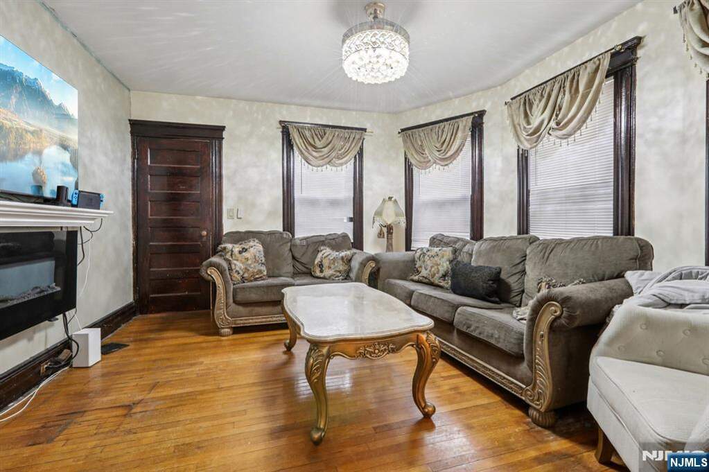 4 Bedroom Single Family Home/House's Image 11