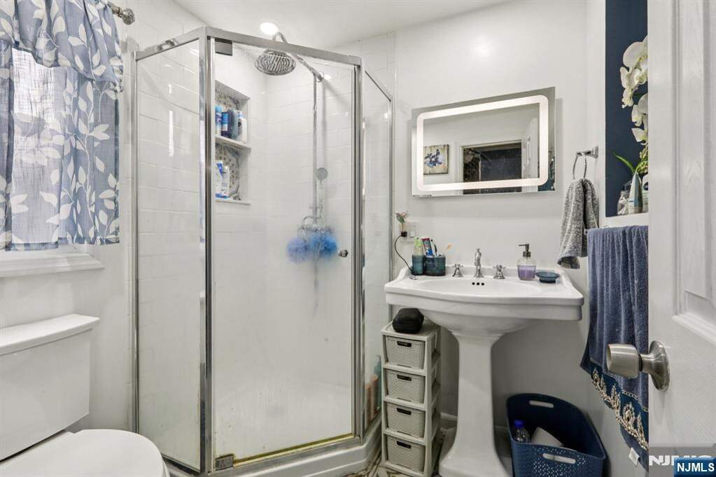 4 Bedroom Single Family Home/House's Image 12