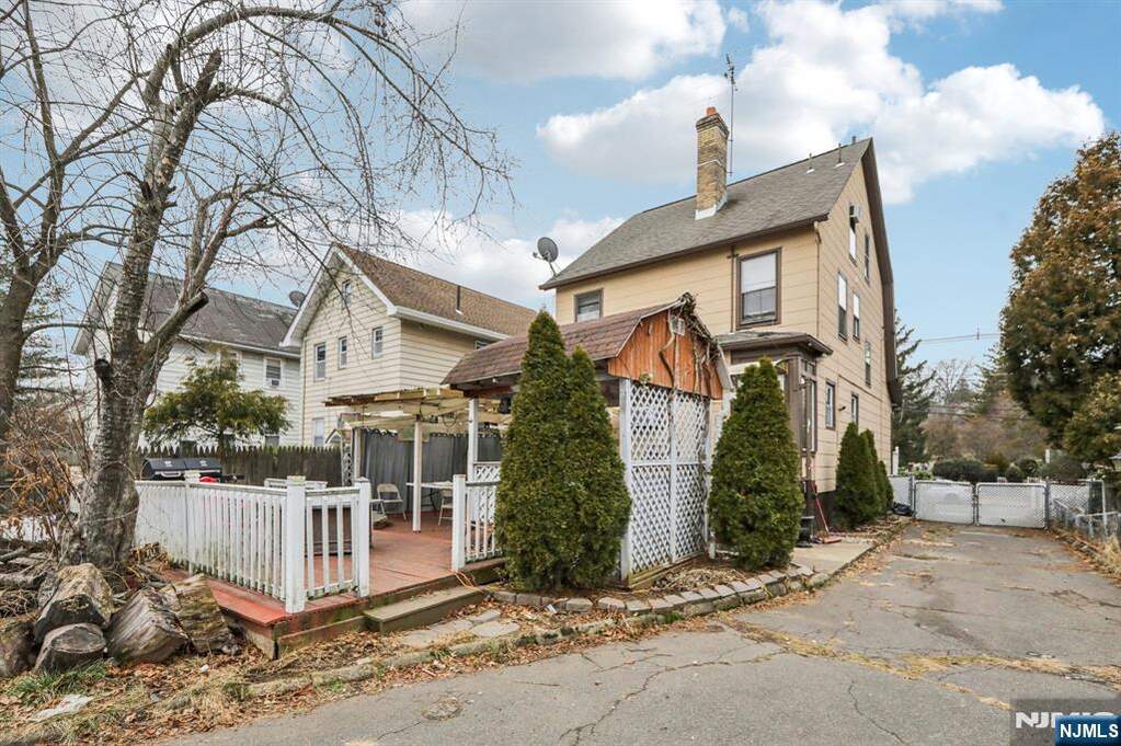 4 Bedroom Single Family Home/House's Image 25