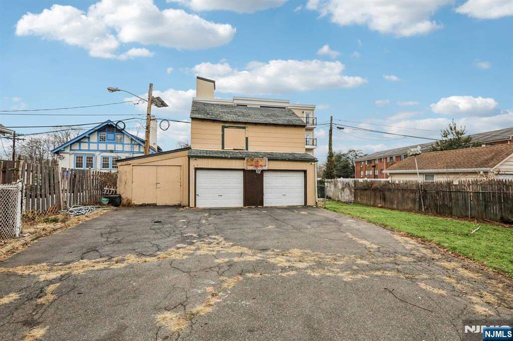 4 Bedroom Single Family Home/House's Image 26