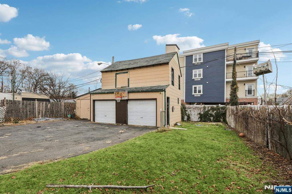 4 Bedroom Single Family Home/House's Image 27