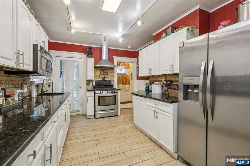 4 Bedroom Single Family Home/House's Image 4