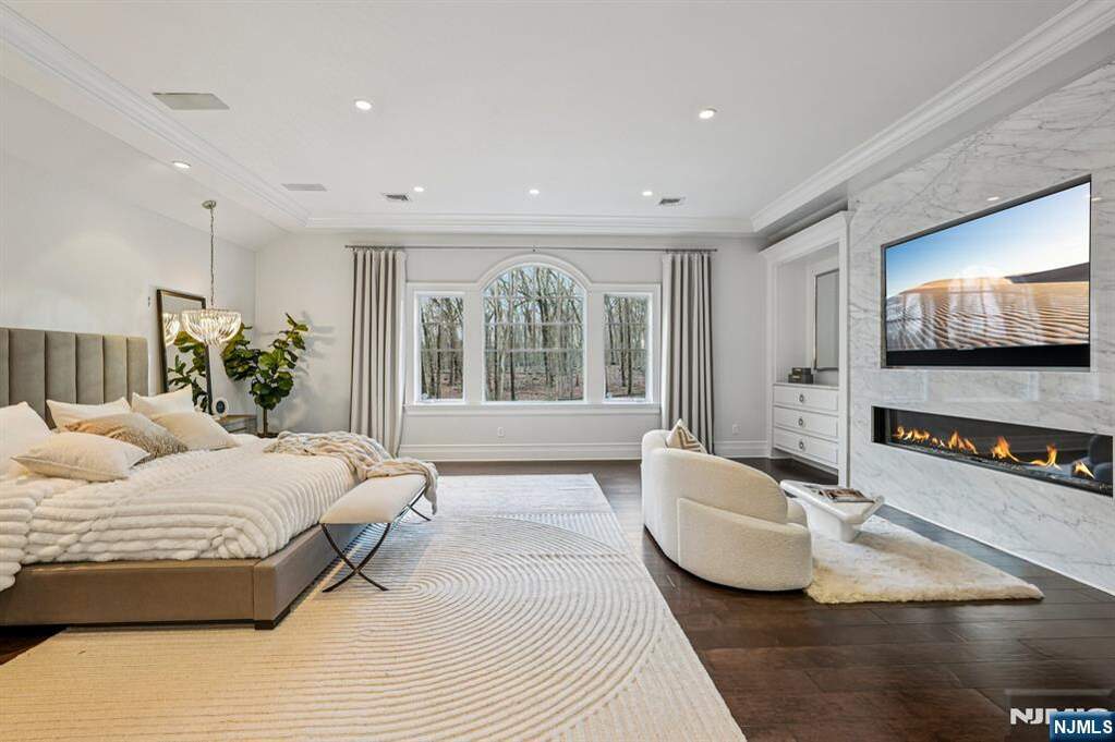 6 Bedroom Single Family Home/House's Image 27