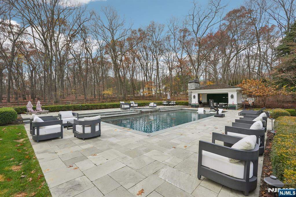 6 Bedroom Single Family Home/House's Image 45
