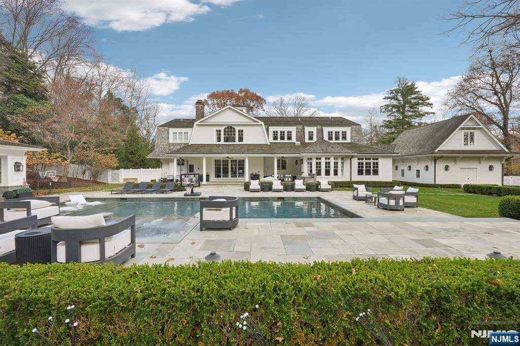 6 Bedroom Single Family Home/House's Image 46