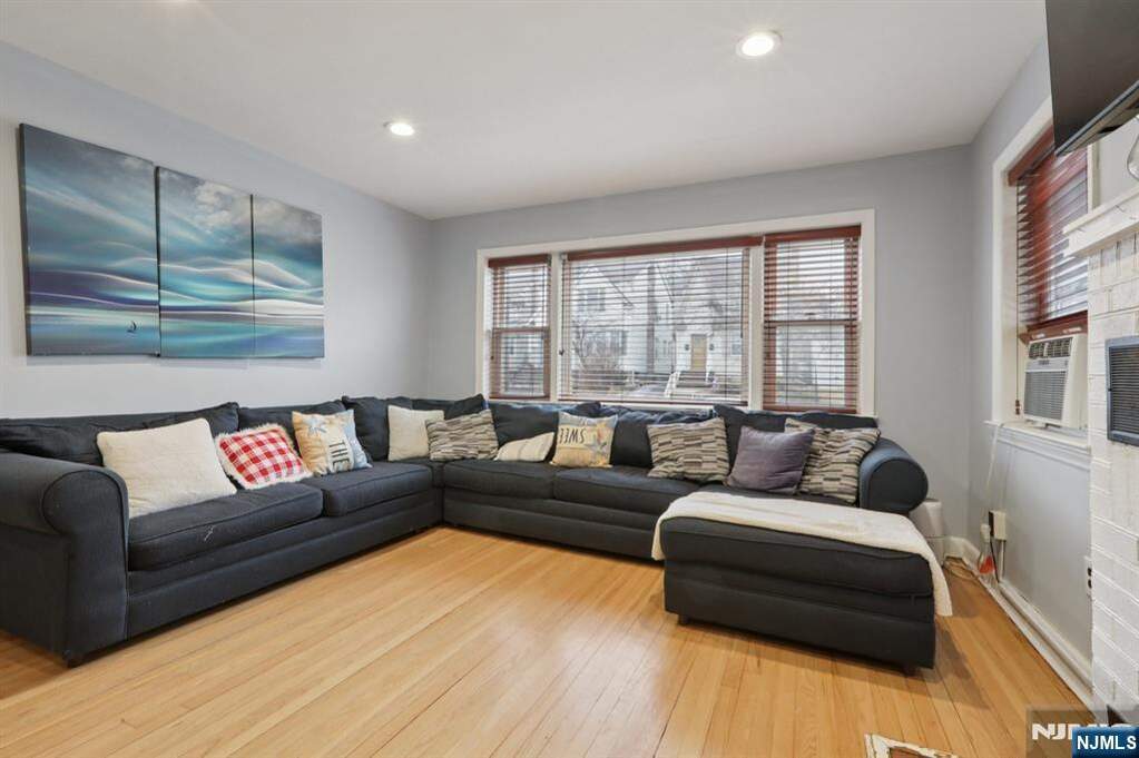6 Bedroom Multi Unit's Image 7