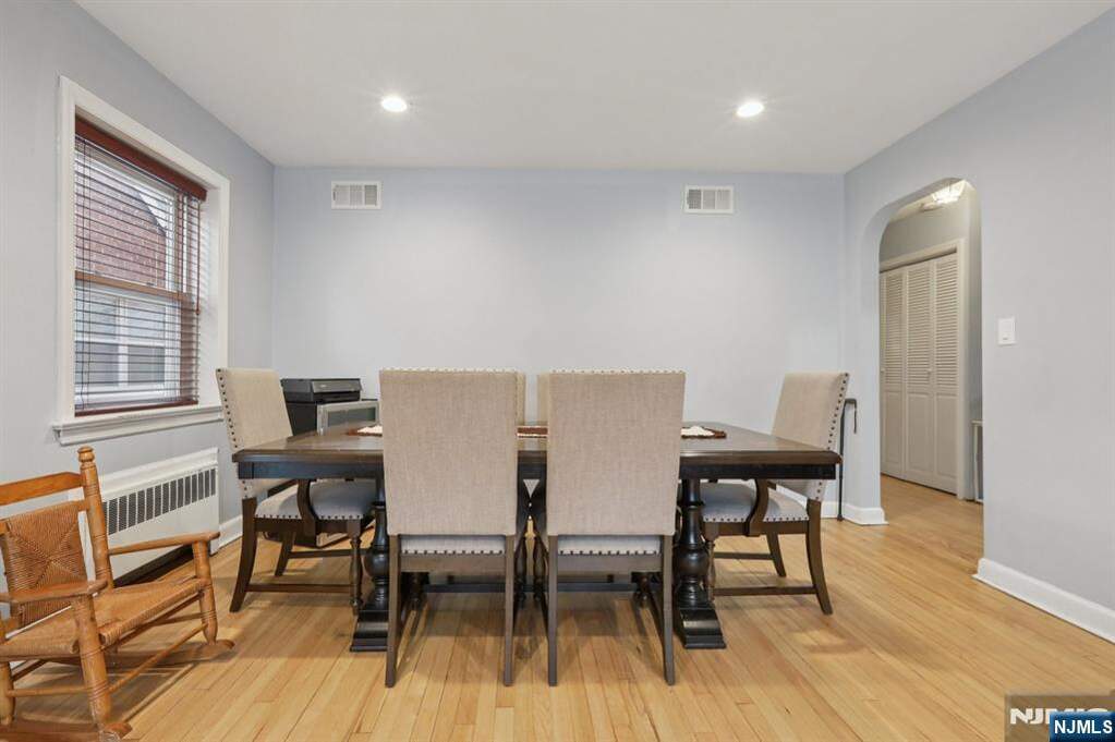 6 Bedroom Multi Unit's Image 8