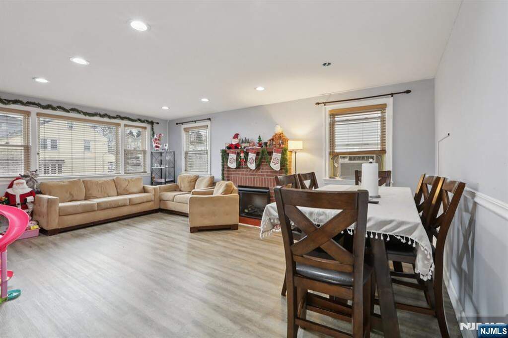 6 Bedroom Multi Unit's Image 21