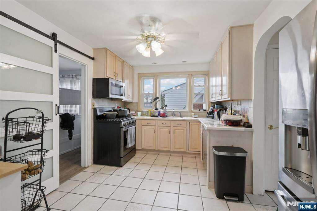 6 Bedroom Multi Unit's Image 24