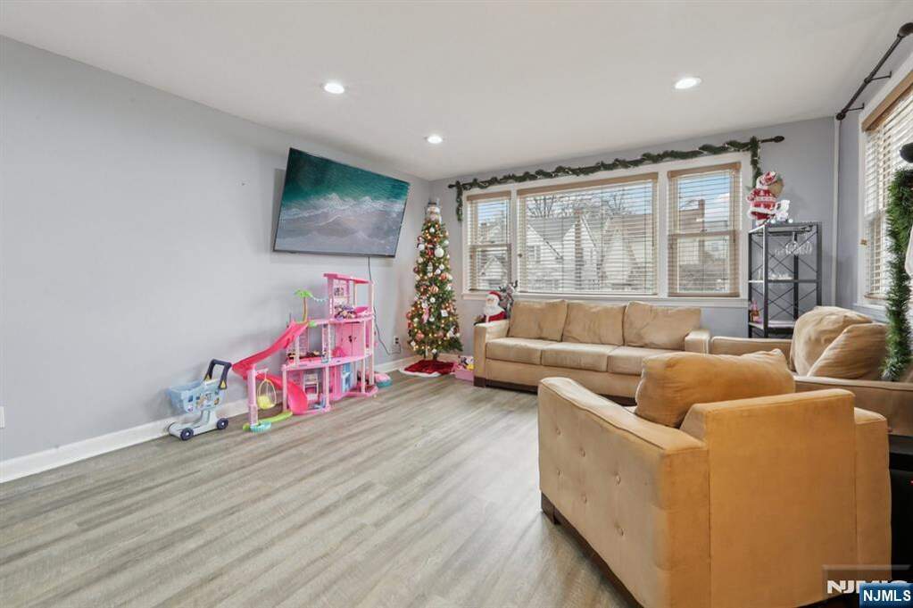6 Bedroom Multi Unit's Image 26