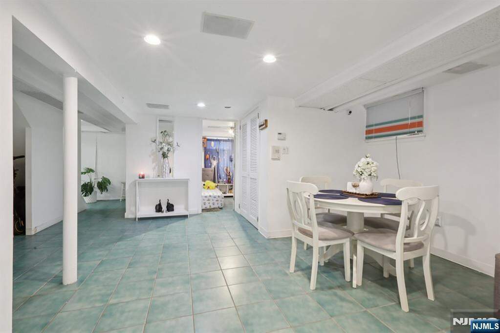 6 Bedroom Multi Unit's Image 29