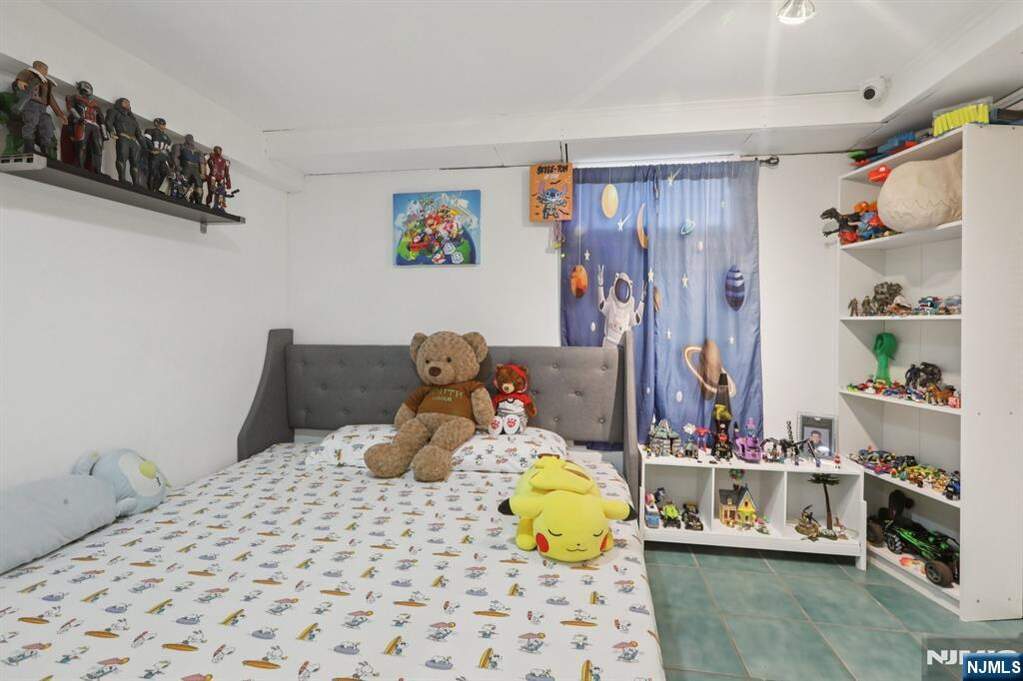 6 Bedroom Multi Unit's Image 32