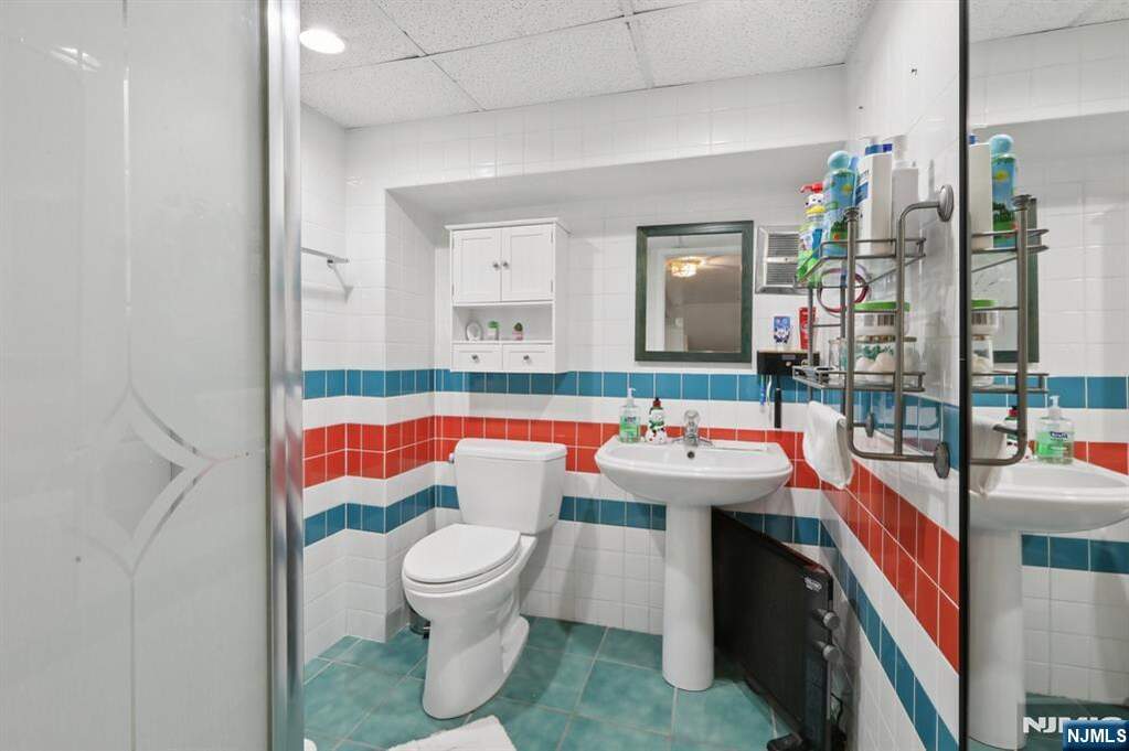 6 Bedroom Multi Unit's Image 34